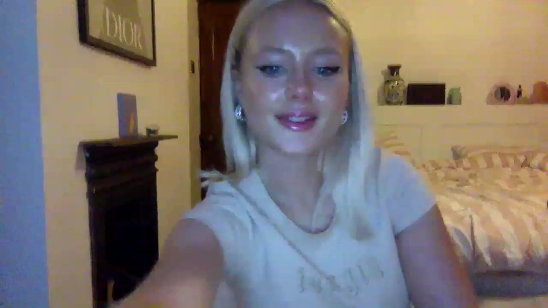 Gallery image thumbnail from BeaSaitou's myfreecams stream on, 11/16/2022, 16:37 image 12 of 20
