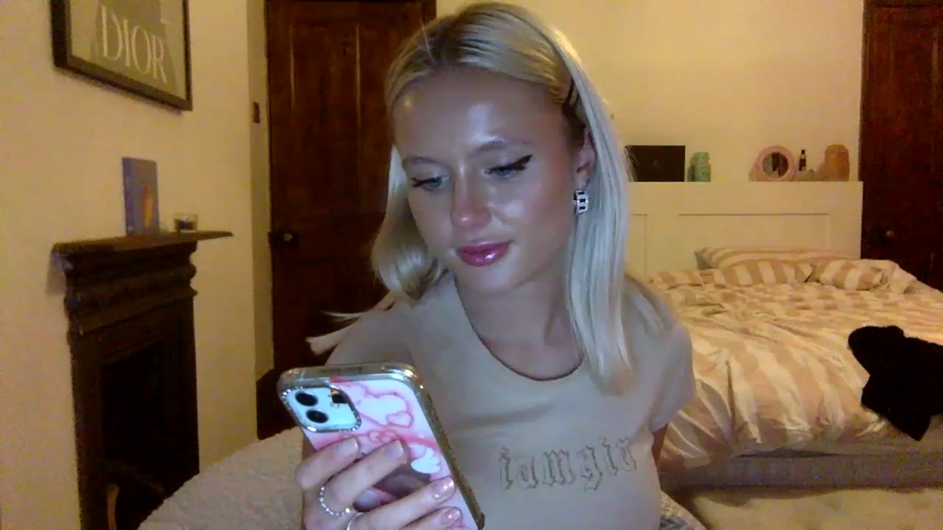 Gallery image thumbnail from BeaSaitou's myfreecams stream on, 11/16/2022, 16:37 image 19 of 20