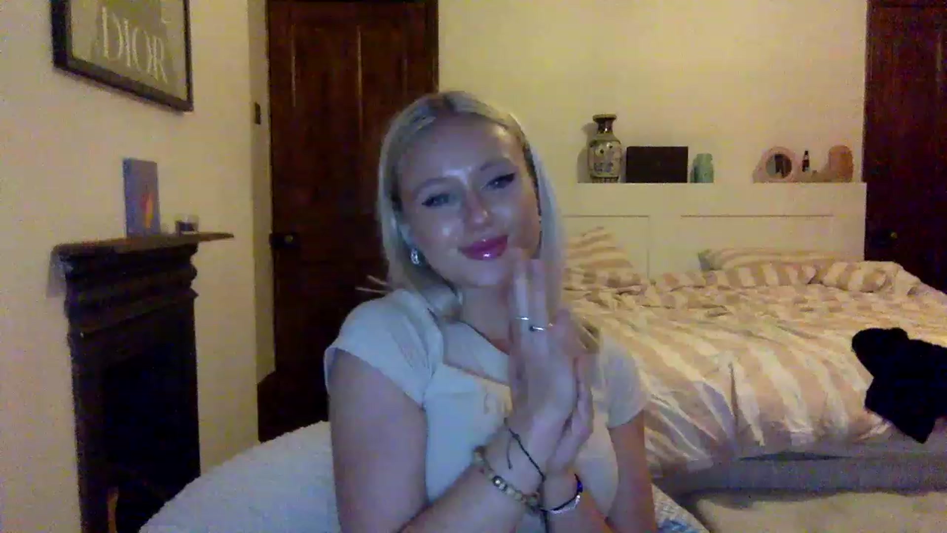 Gallery image thumbnail from BeaSaitou's myfreecams stream on, 11/16/2022, 16:37 image 14 of 20