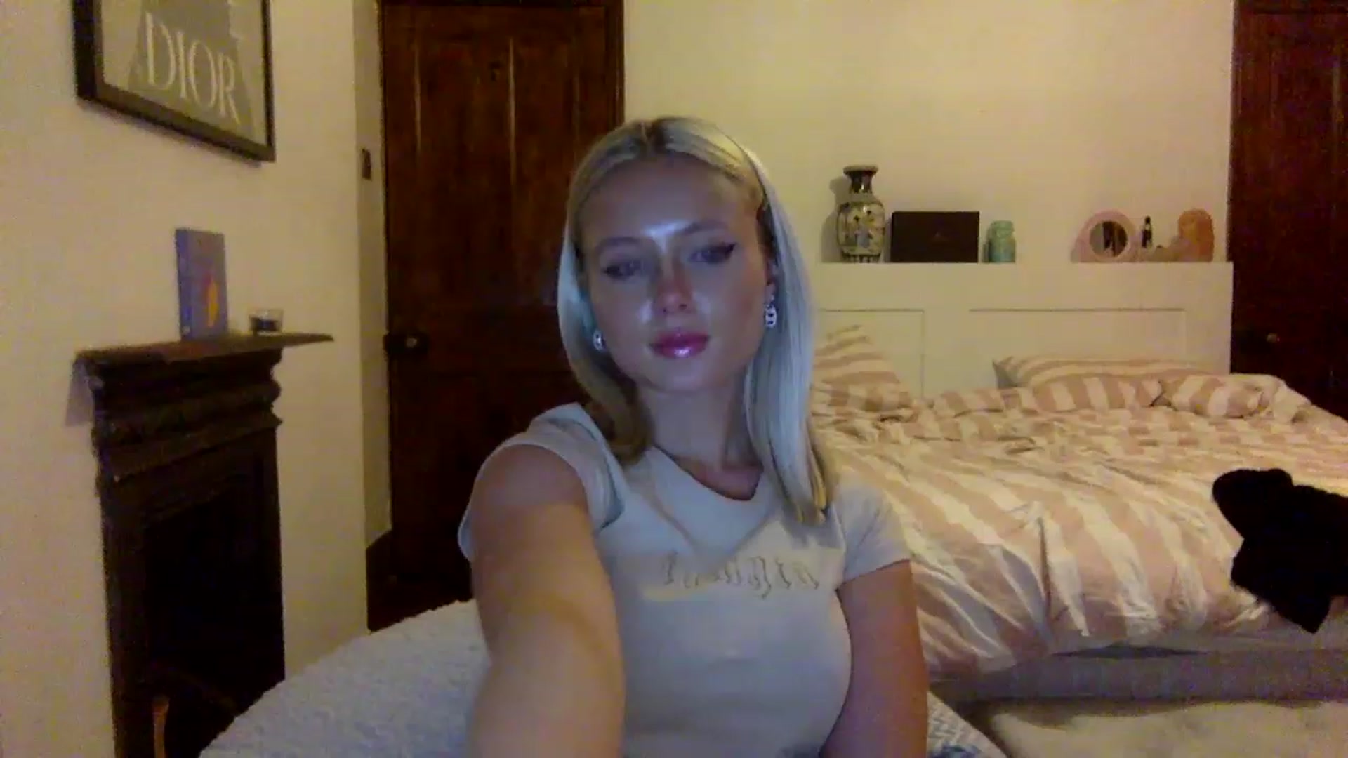 Gallery image thumbnail from BeaSaitou's myfreecams stream on, 11/16/2022, 16:37 image 18 of 20