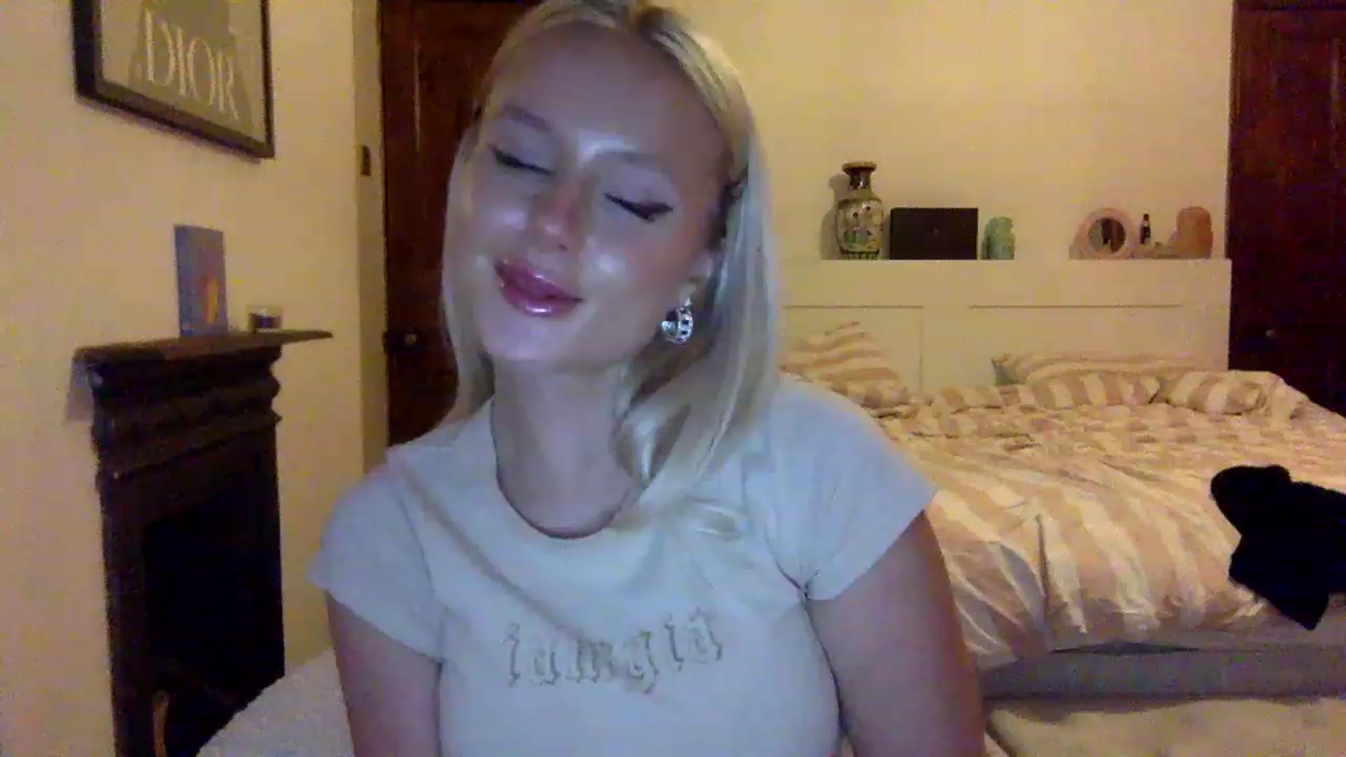Gallery image thumbnail from BeaSaitou's myfreecams stream on, 11/16/2022, 16:37 image 16 of 20