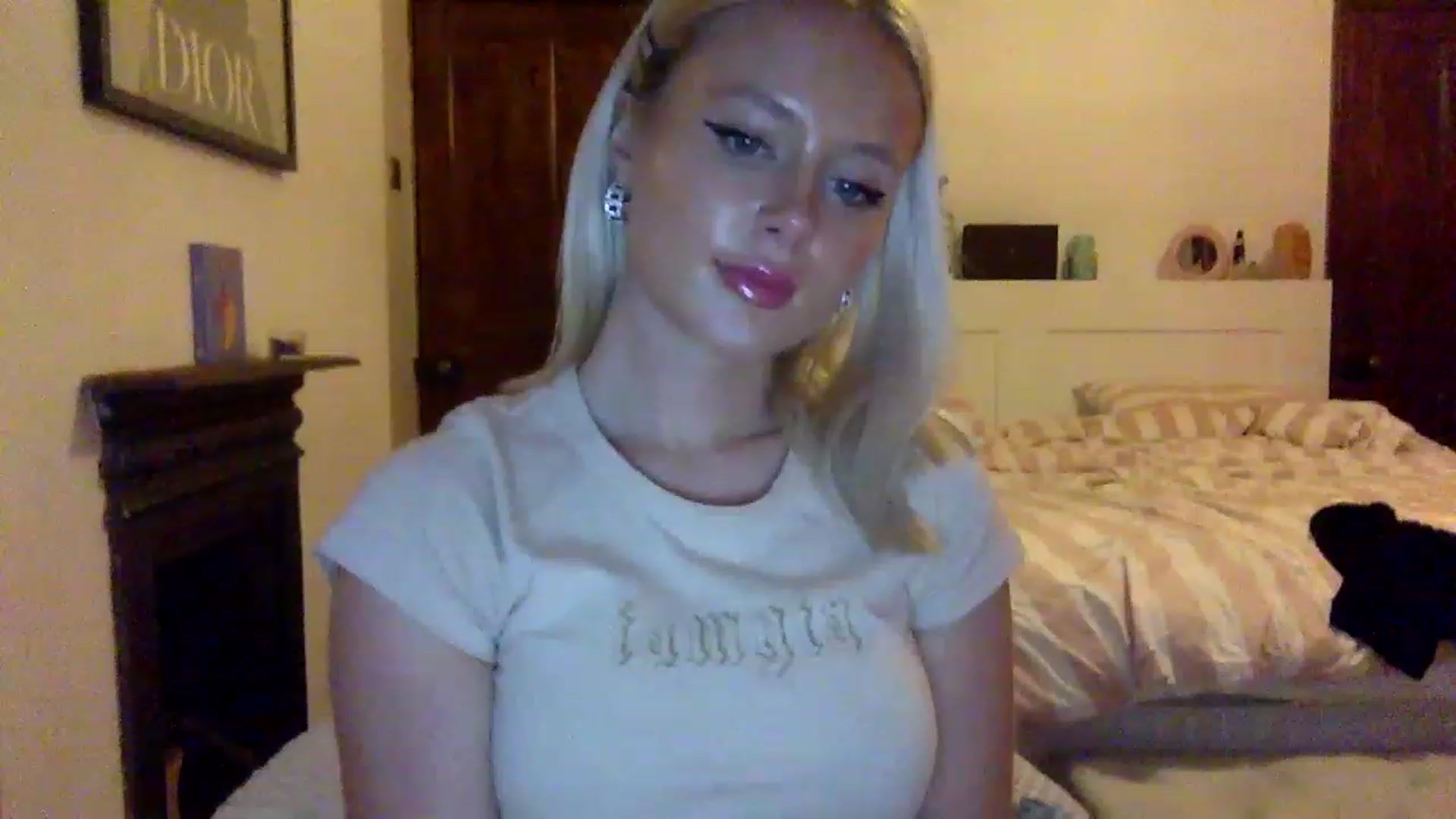 Gallery image thumbnail from BeaSaitou's myfreecams stream on, 11/16/2022, 16:37 image 17 of 20