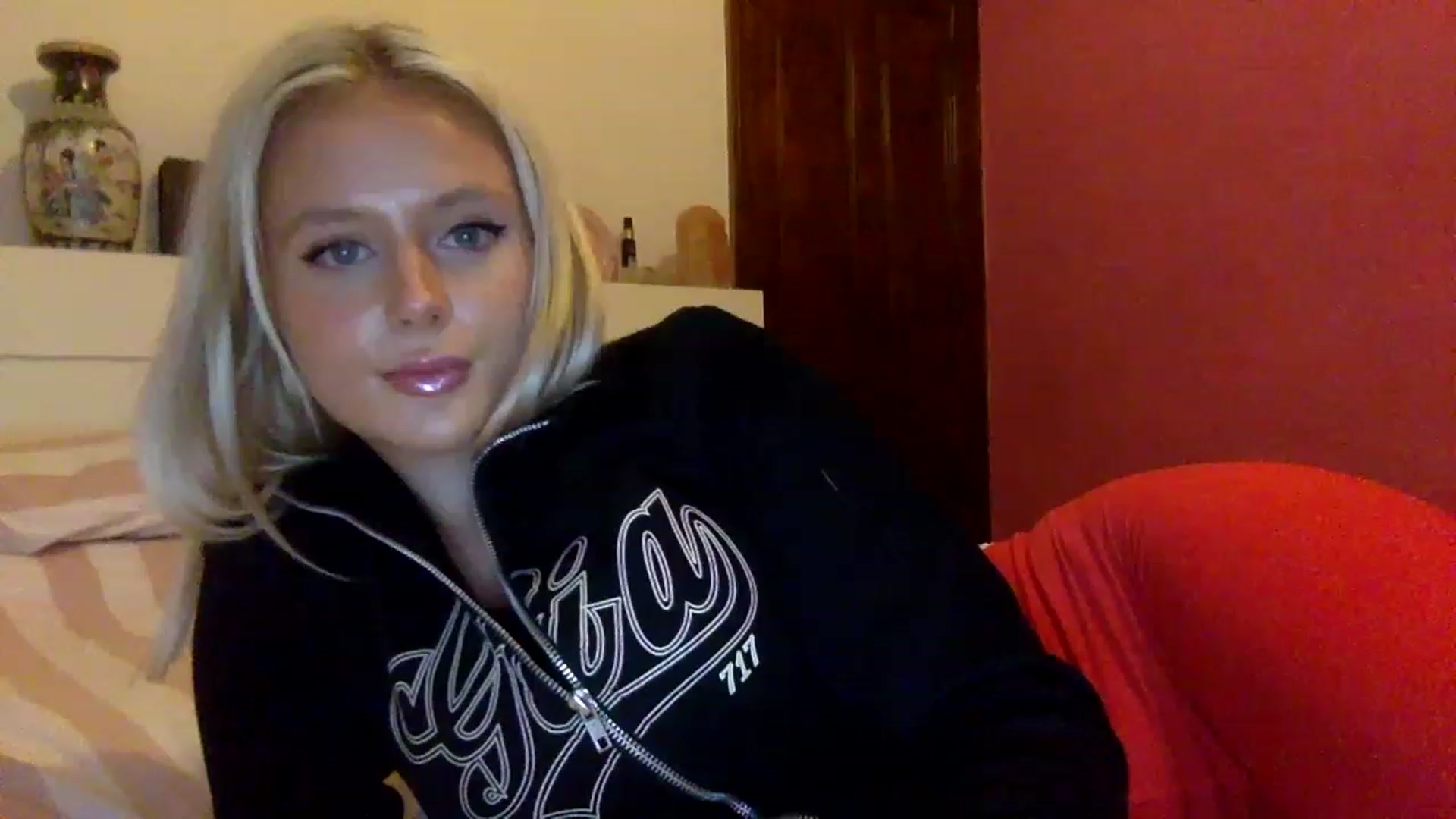 Gallery image thumbnail from BeaSaitou's myfreecams stream on, 11/17/2022, 17:11 image 1 of 20