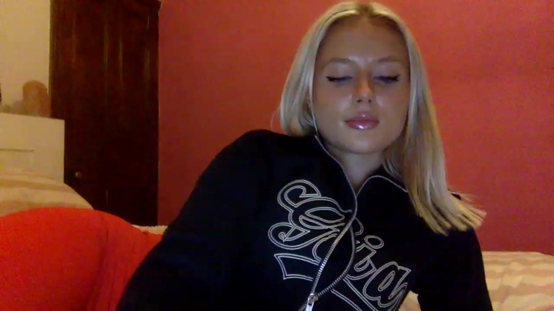 Gallery image thumbnail from BeaSaitou's myfreecams stream on, 11/17/2022, 17:11 image 11 of 20