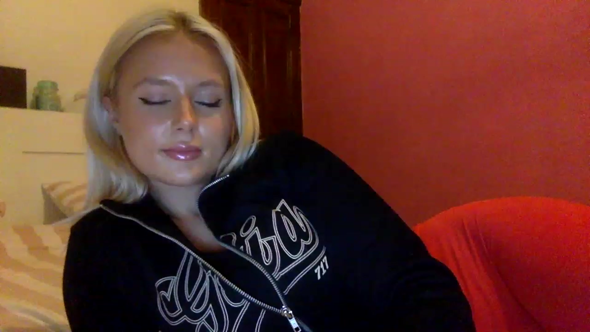 Gallery image thumbnail from BeaSaitou's myfreecams stream on, 11/17/2022, 17:11 image 9 of 20