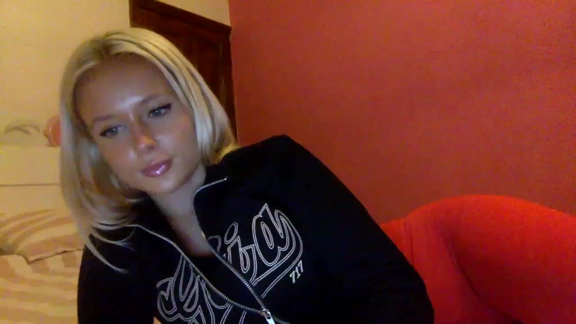 Gallery image thumbnail from BeaSaitou's myfreecams stream on, 11/17/2022, 17:11 image 13 of 20