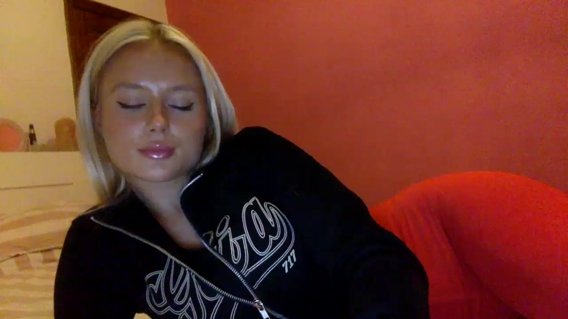 Gallery image thumbnail from BeaSaitou's myfreecams stream on, 11/17/2022, 17:11 image 16 of 20