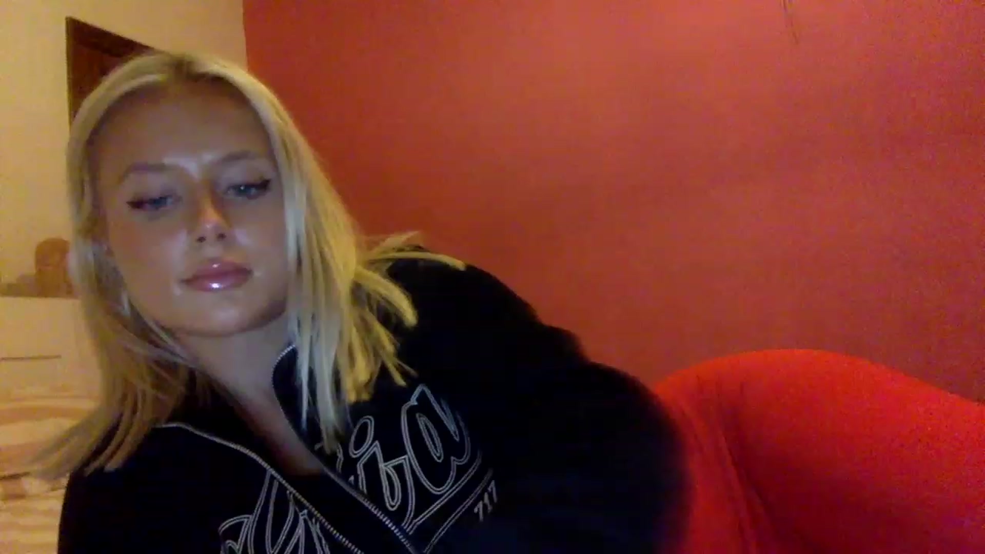 Gallery image thumbnail from BeaSaitou's myfreecams stream on, 11/17/2022, 17:11 image 14 of 20