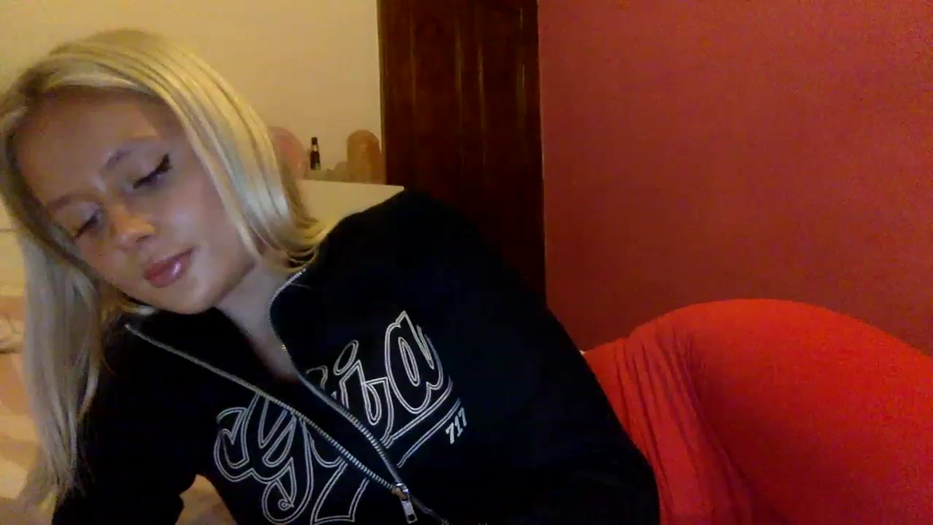 Gallery image thumbnail from BeaSaitou's myfreecams stream on, 11/17/2022, 17:11 image 6 of 20