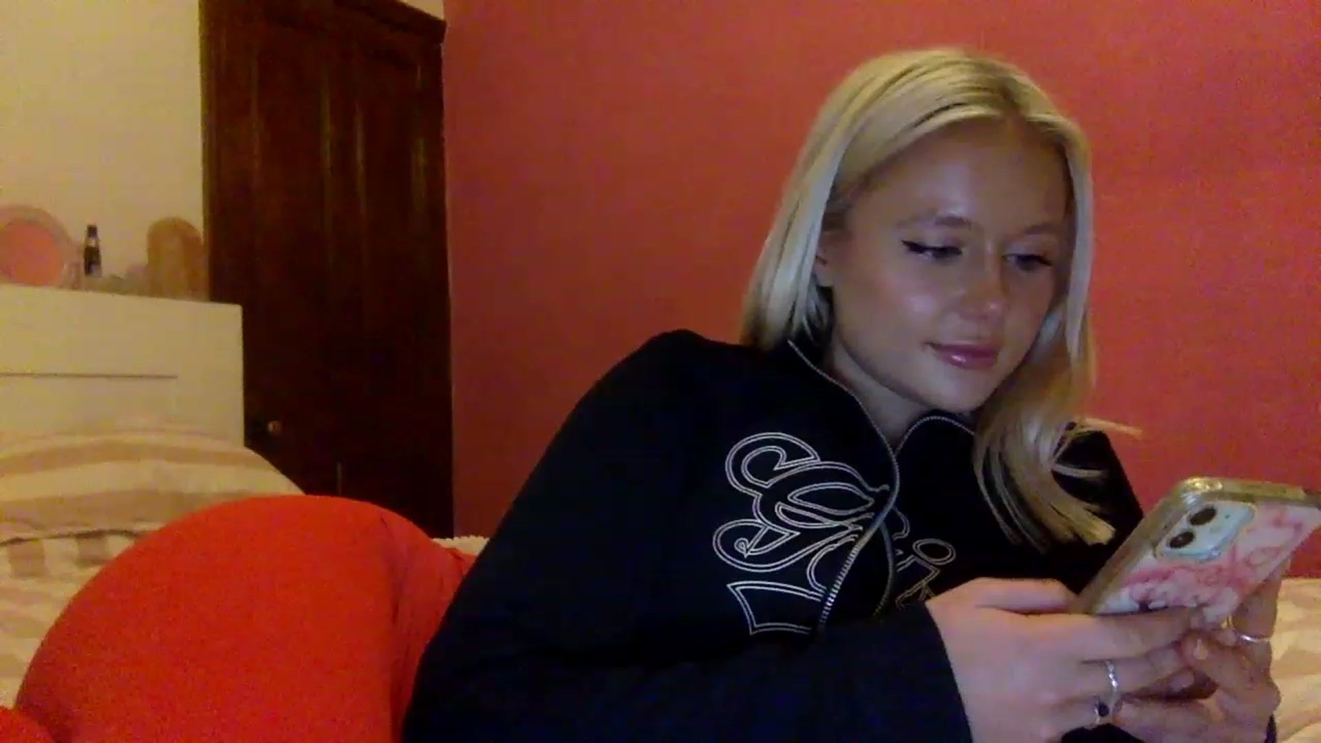 Gallery image thumbnail from BeaSaitou's myfreecams stream on, 11/17/2022, 17:11 image 12 of 20