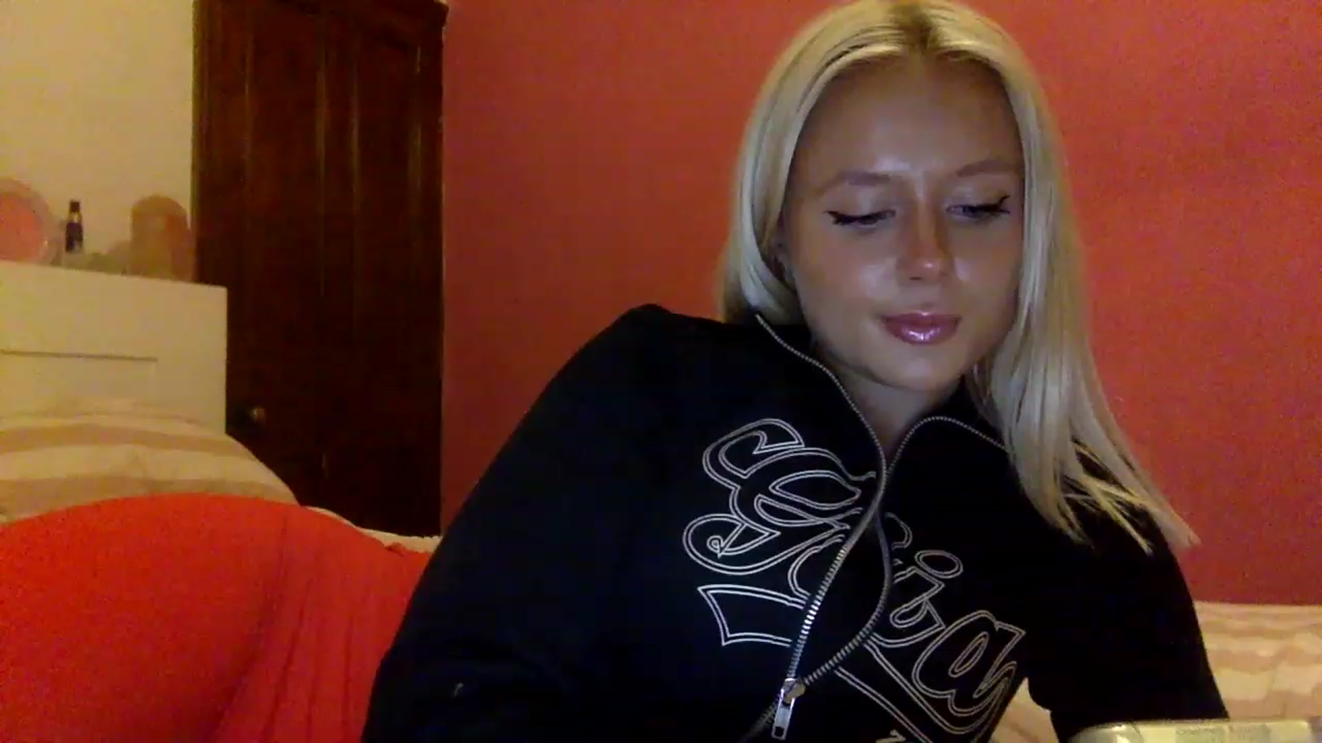 Gallery image thumbnail from BeaSaitou's myfreecams stream on, 11/17/2022, 17:11 image 10 of 20
