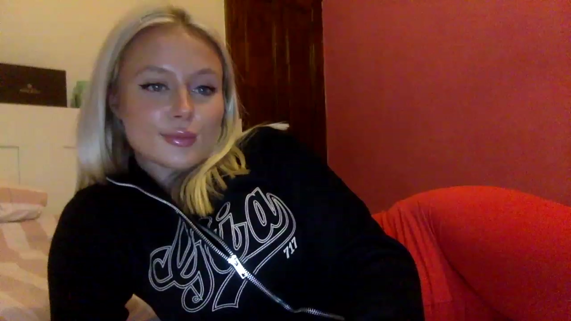 Gallery image thumbnail from BeaSaitou's myfreecams stream on, 11/17/2022, 17:11 image 2 of 20