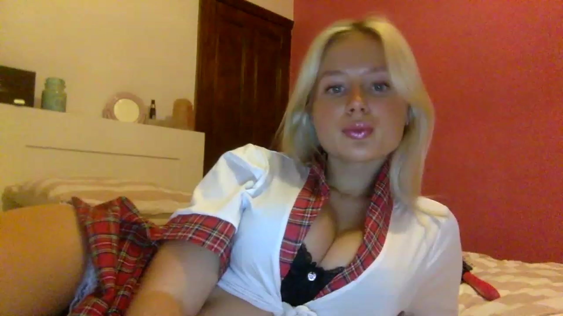 Gallery image thumbnail from BeaSaitou's myfreecams stream on, 11/21/2022, 16:32 image 11 of 20