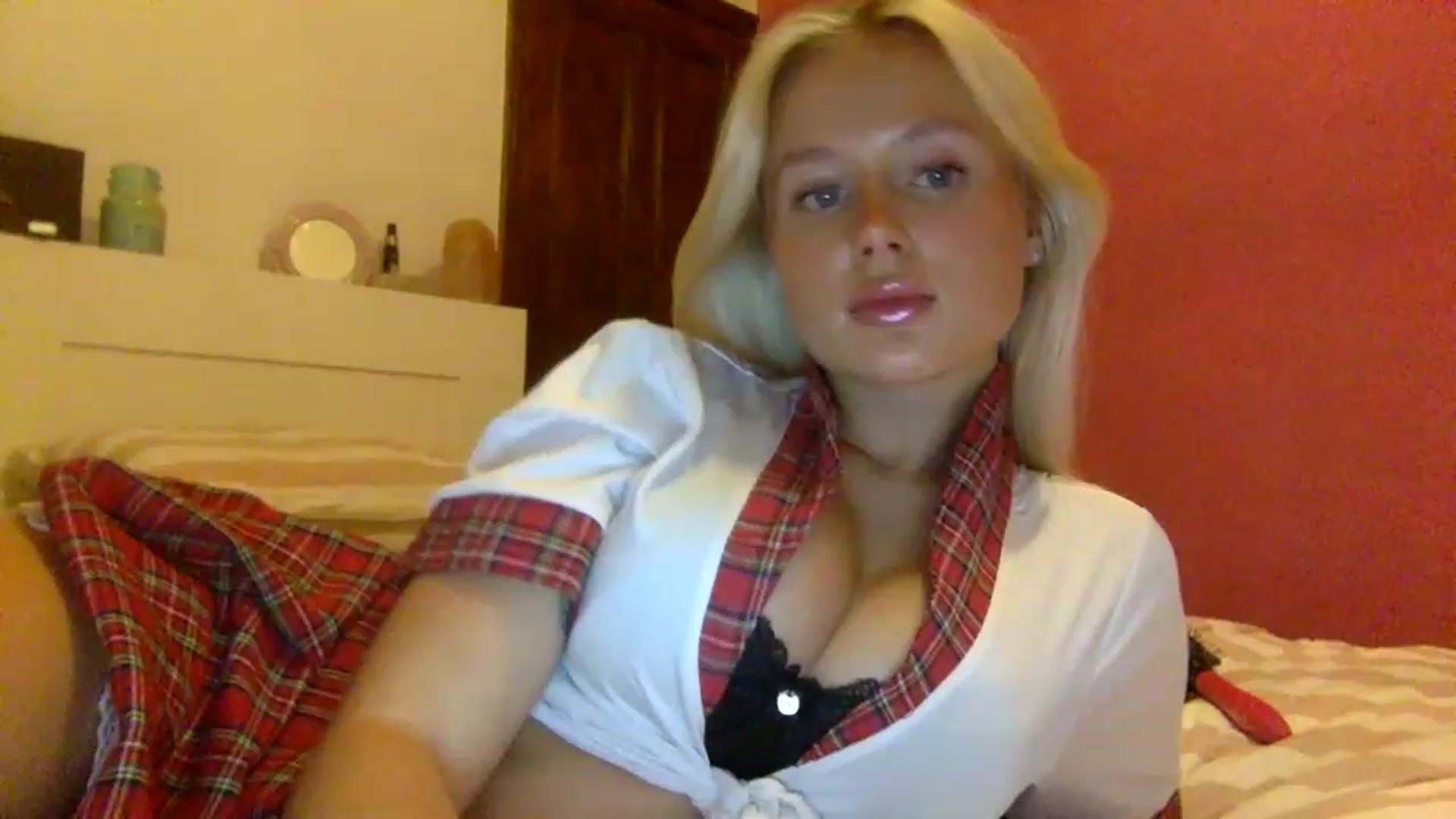 Gallery image thumbnail from BeaSaitou's myfreecams stream on, 11/21/2022, 16:32 image 15 of 20