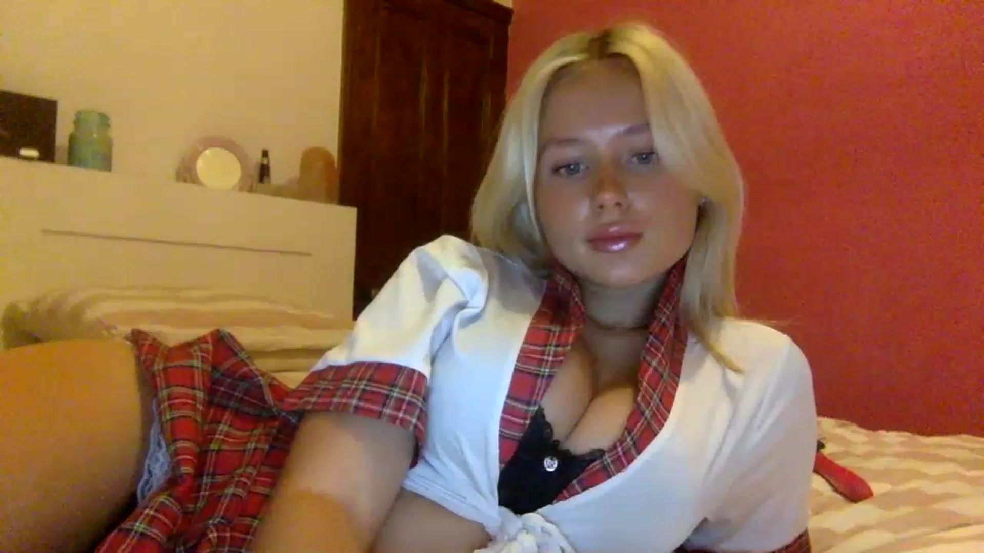 Gallery image thumbnail from BeaSaitou's myfreecams stream on, 11/21/2022, 16:32 image 14 of 20