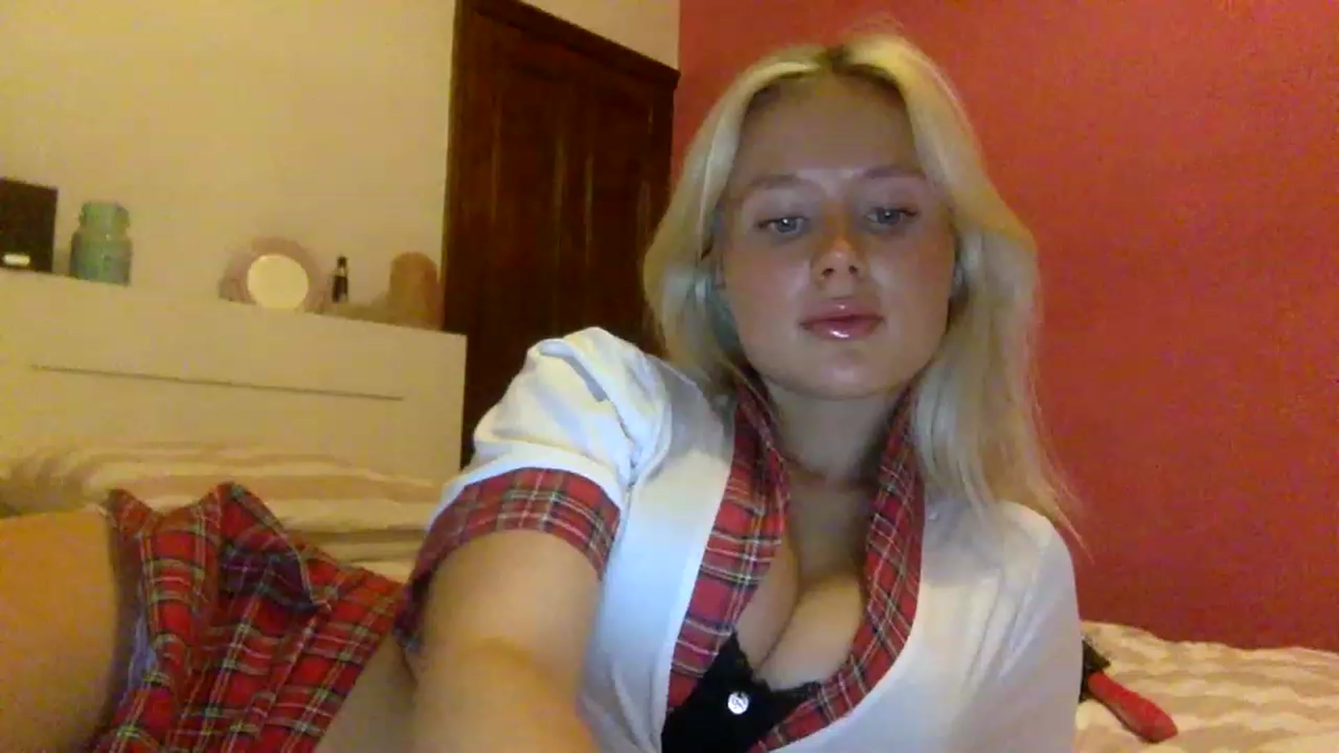 Gallery image thumbnail from BeaSaitou's myfreecams stream on, 11/21/2022, 16:32 image 9 of 20