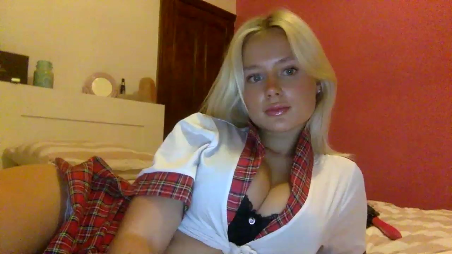 Gallery image thumbnail from BeaSaitou's myfreecams stream on, 11/21/2022, 16:32 image 10 of 20