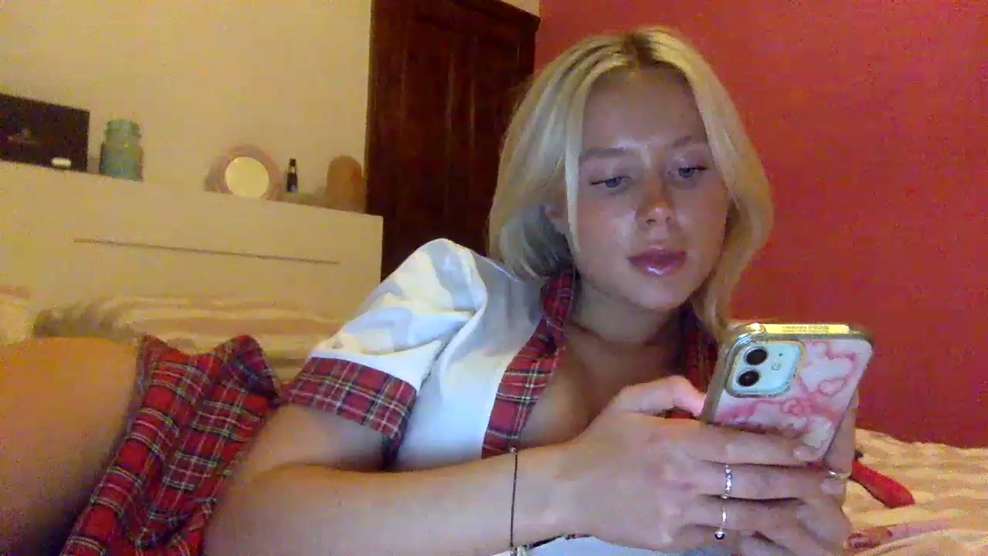 Gallery image thumbnail from BeaSaitou's myfreecams stream on, 11/21/2022, 17:22 image 5 of 20
