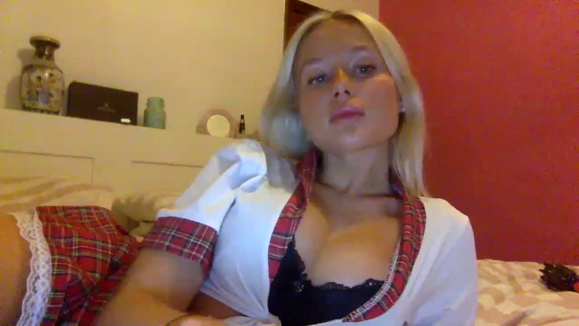 Gallery image thumbnail from BeaSaitou's myfreecams stream on, 11/21/2022, 17:22 image 18 of 20