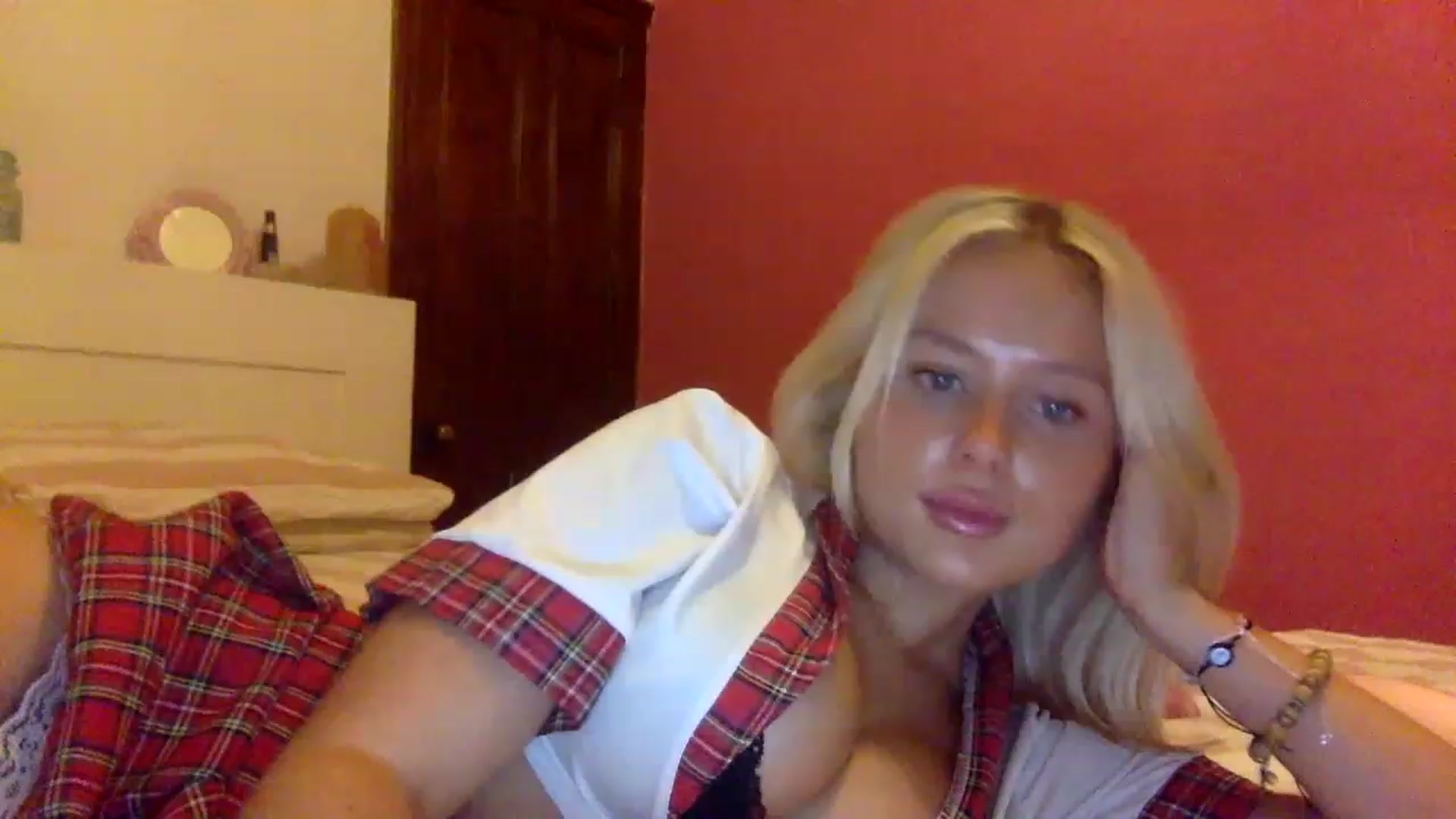 Gallery image thumbnail from BeaSaitou's myfreecams stream on, 11/21/2022, 17:22 image 9 of 20