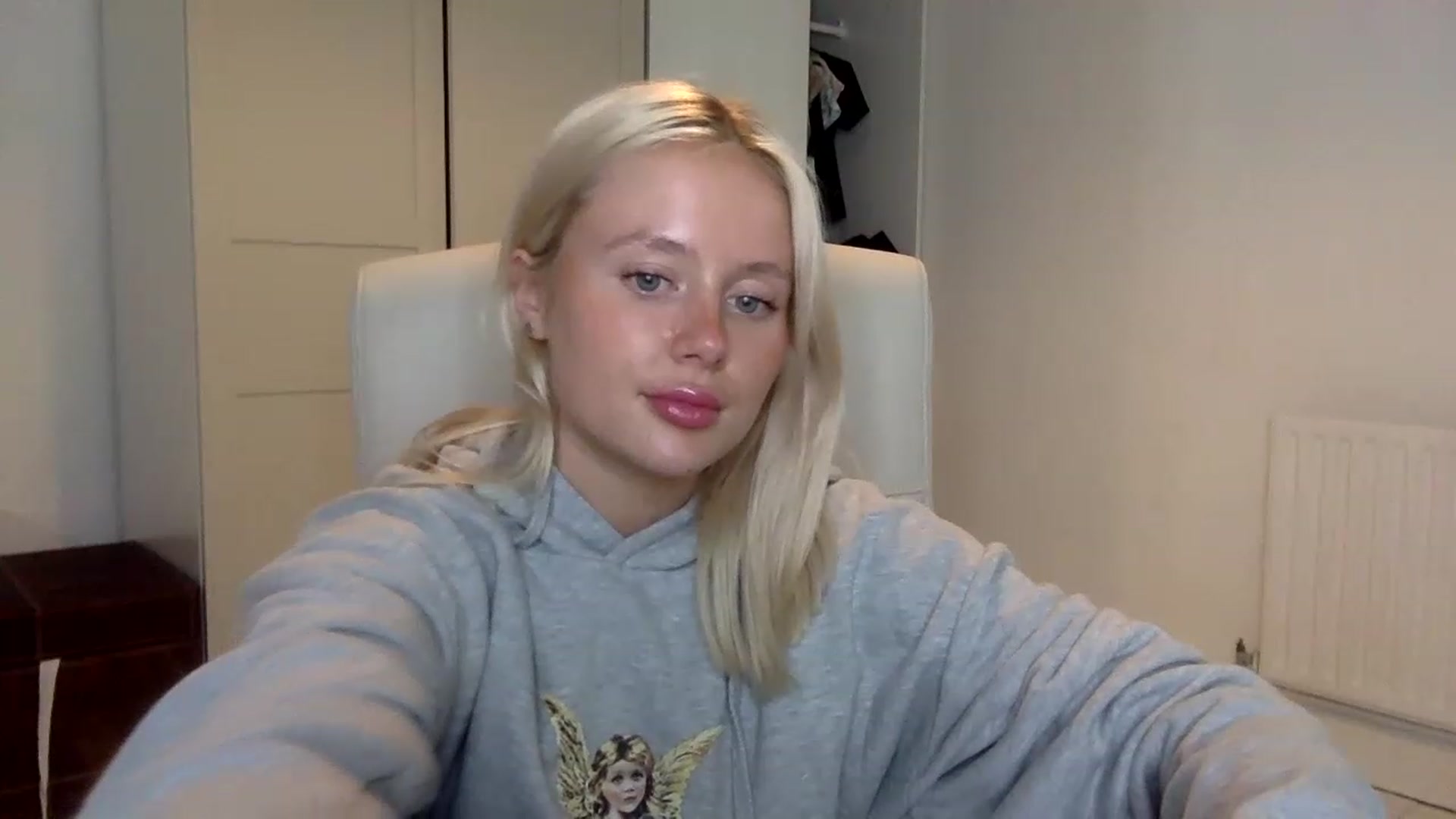 Gallery image thumbnail from BeaSaitou's myfreecams stream on, 11/21/2022, 21:18 image 16 of 20