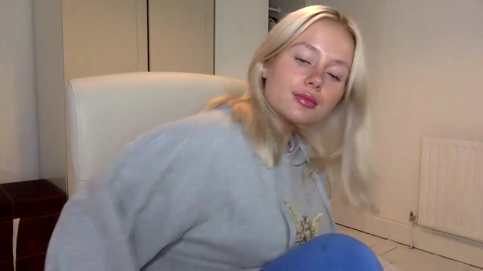 Gallery image thumbnail from BeaSaitou's myfreecams stream on, 11/21/2022, 21:18 image 8 of 20