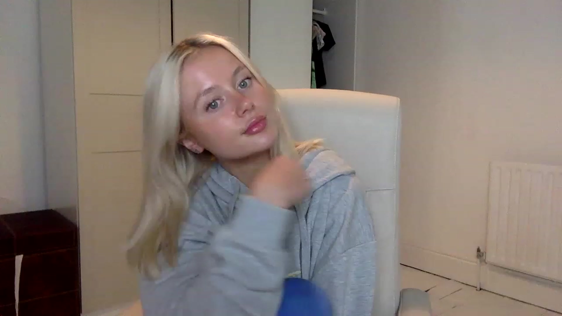 Gallery image thumbnail from BeaSaitou's myfreecams stream on, 11/21/2022, 21:18 image 1 of 20