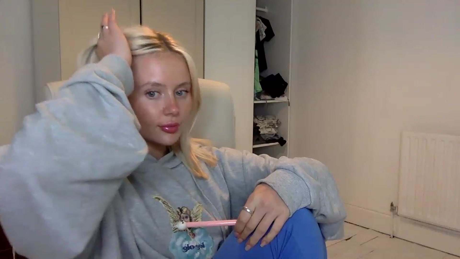 Gallery image thumbnail from BeaSaitou's myfreecams stream on, 11/21/2022, 21:18 image 14 of 20