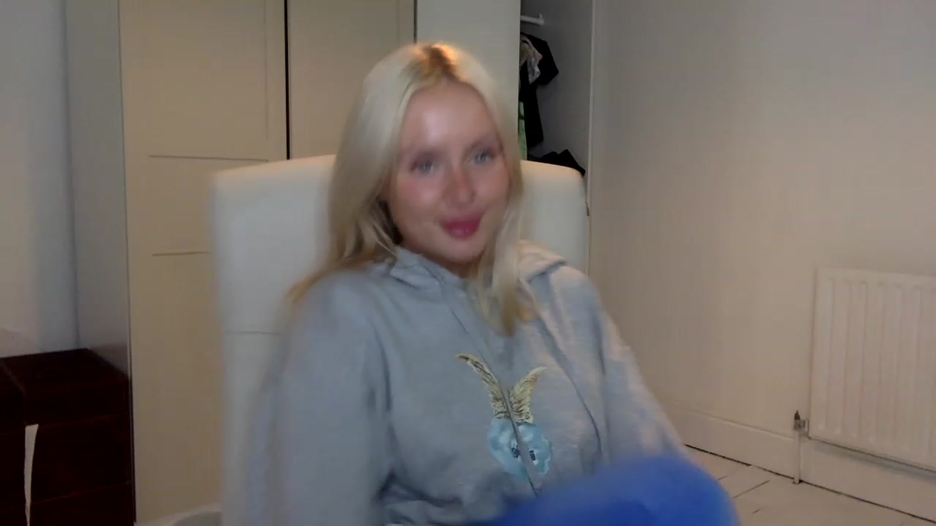 Gallery image thumbnail from BeaSaitou's myfreecams stream on, 11/21/2022, 21:18 image 4 of 20