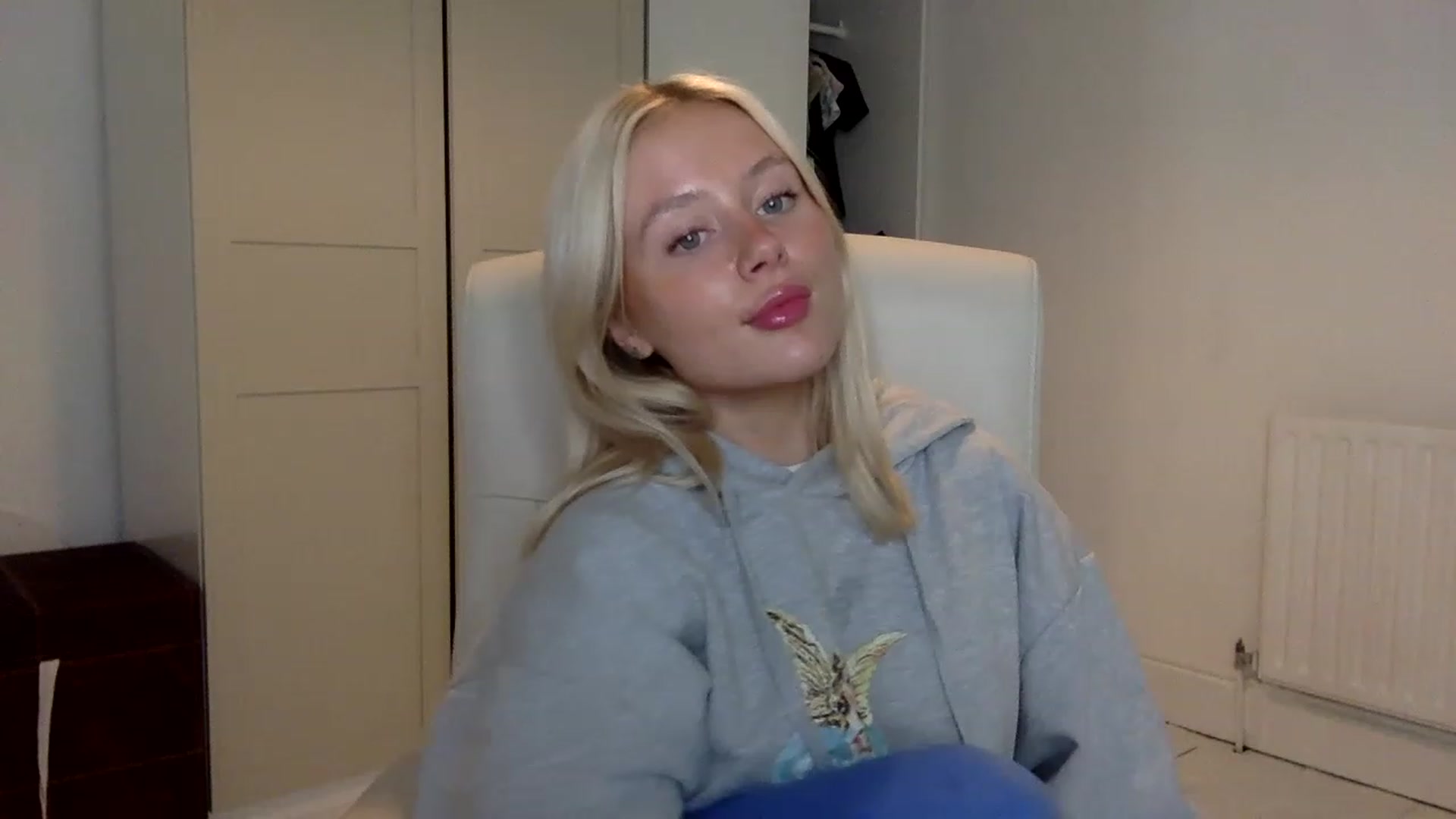 Gallery image thumbnail from BeaSaitou's myfreecams stream on, 11/21/2022, 21:18 image 5 of 20