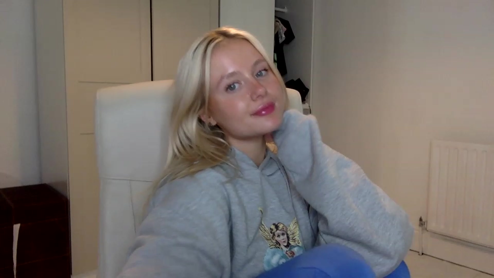 Gallery image thumbnail from BeaSaitou's myfreecams stream on, 11/21/2022, 21:18 image 20 of 20
