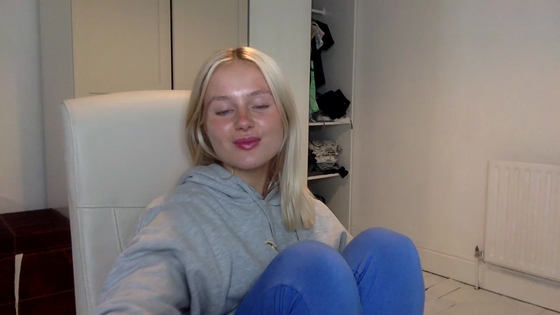 Gallery image thumbnail from BeaSaitou's myfreecams stream on, 11/21/2022, 21:18 image 10 of 20