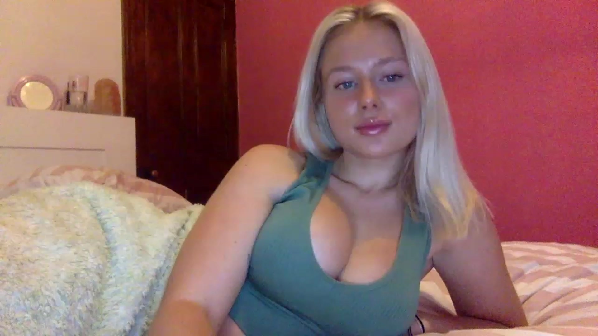 Gallery image thumbnail from BeaSaitou's myfreecams stream on, 11/22/2022, 17:28 image 2 of 20