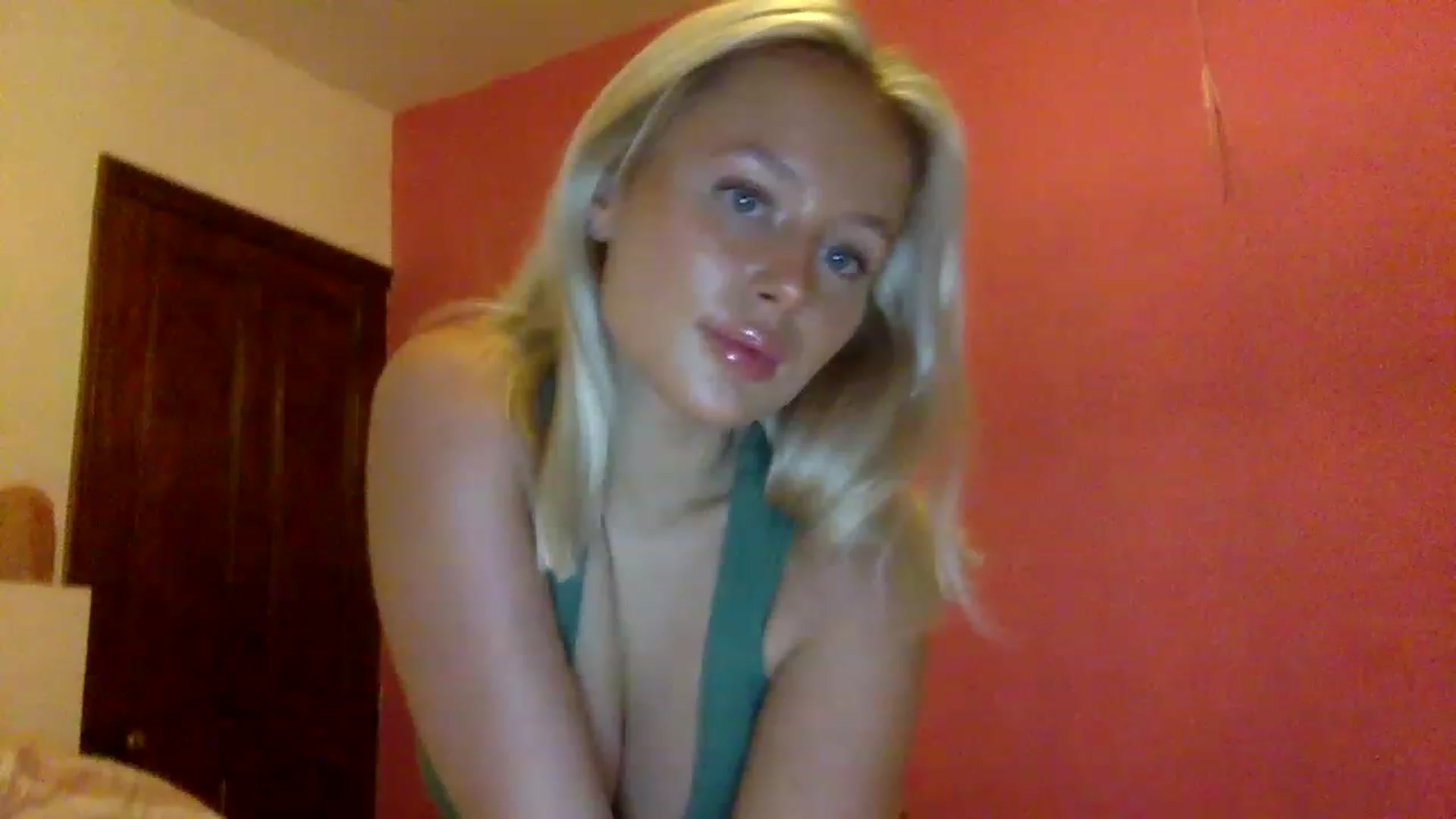 Gallery image thumbnail from BeaSaitou's myfreecams stream on, 11/22/2022, 17:28 image 7 of 20