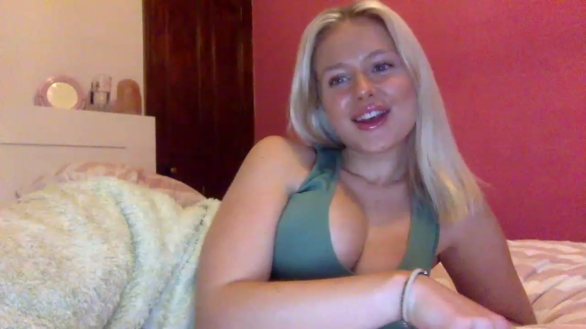 Gallery image thumbnail from BeaSaitou's myfreecams stream on, 11/22/2022, 17:28 image 1 of 20