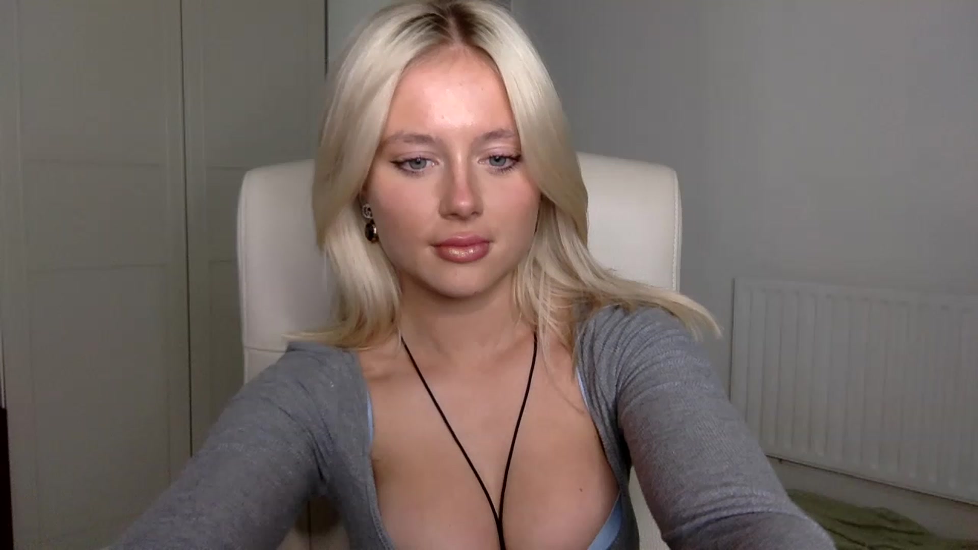Gallery image thumbnail from BeaSaitou's myfreecams stream on, 11/28/2022, 17:04 image 4 of 20