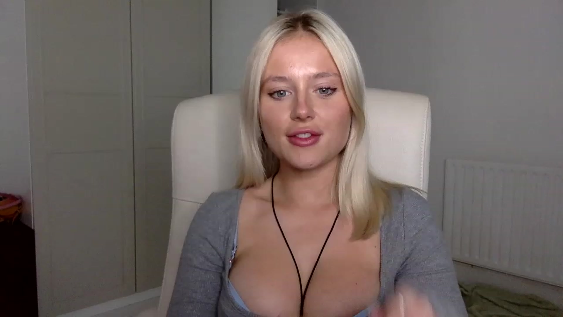 Gallery image thumbnail from BeaSaitou's myfreecams stream on, 11/28/2022, 17:04 image 14 of 20