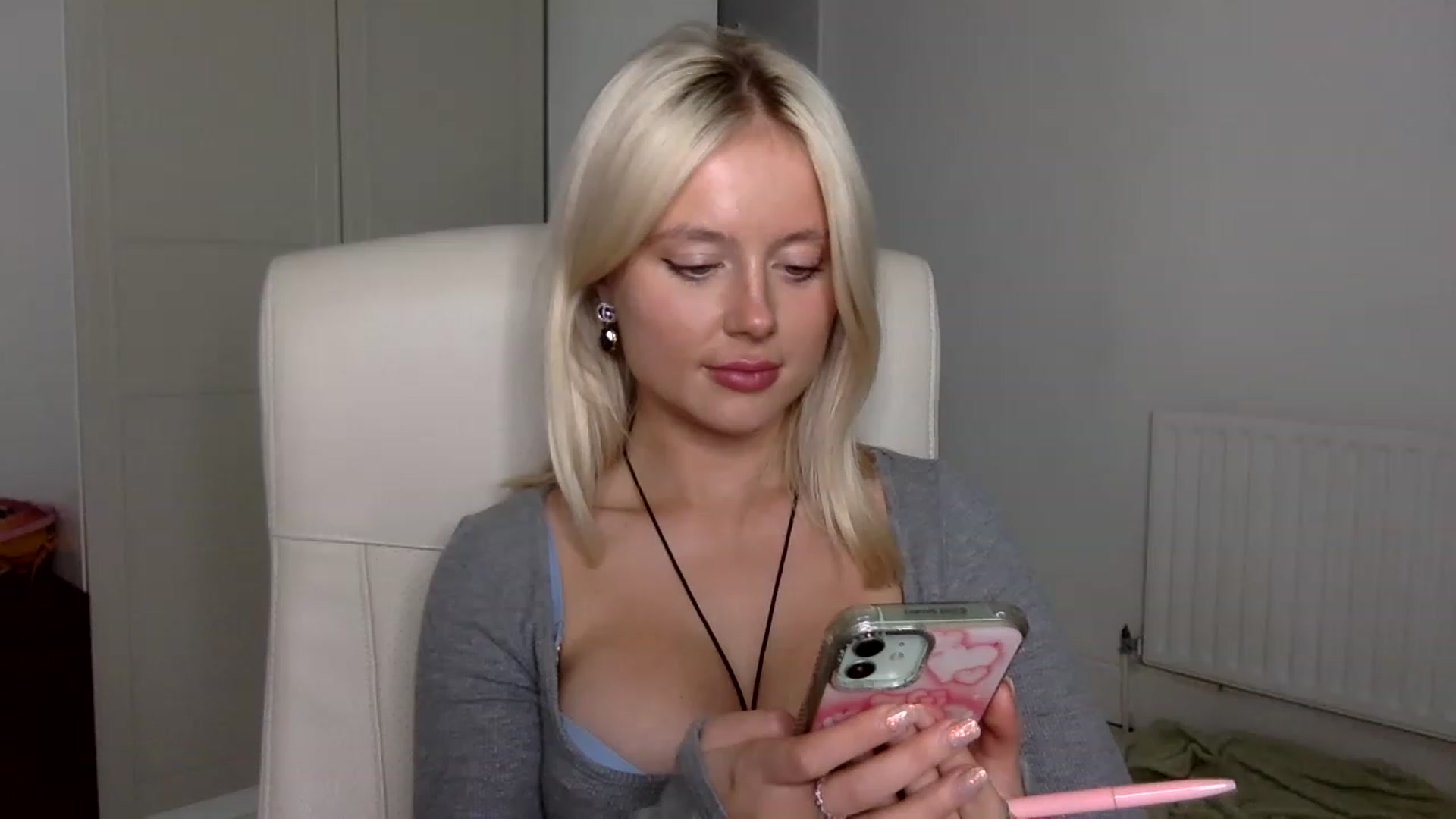 Gallery image thumbnail from BeaSaitou's myfreecams stream on, 11/28/2022, 17:04 image 19 of 20