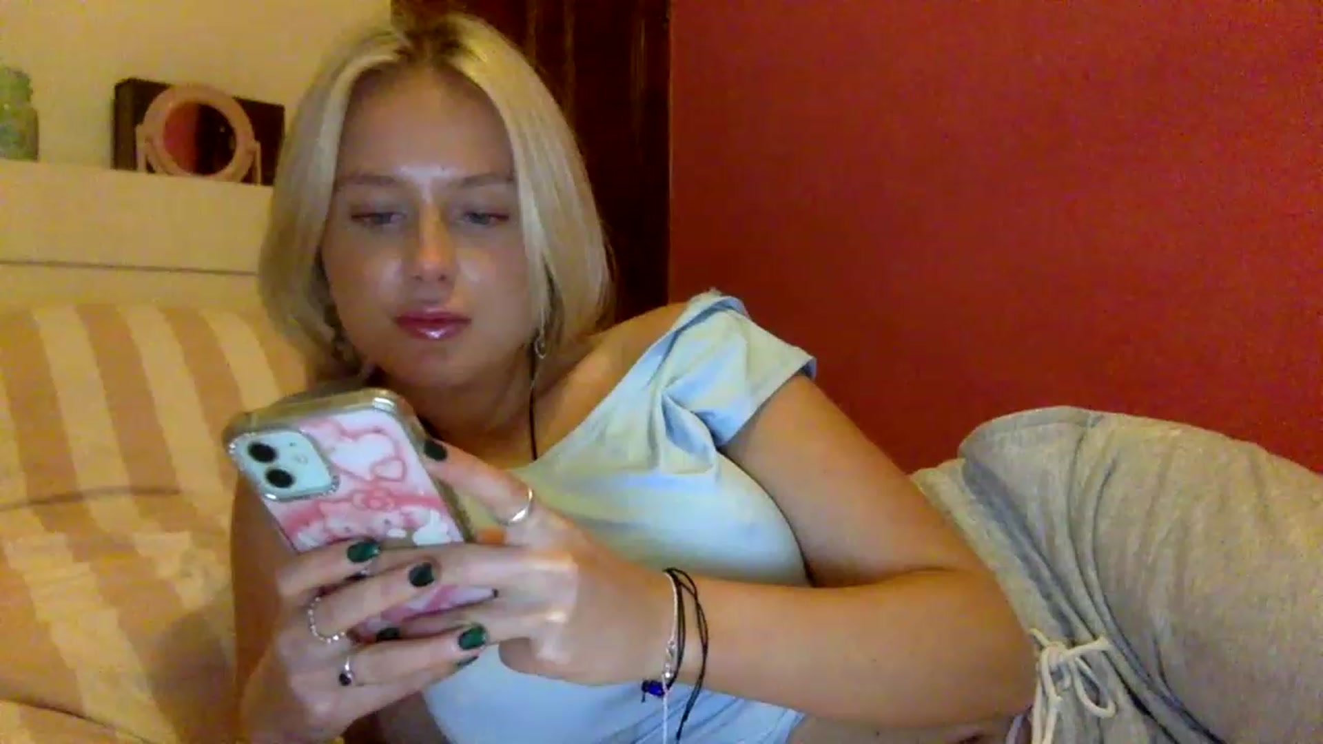 Gallery image thumbnail from BeaSaitou's myfreecams stream on, 12/06/2022, 17:32 image 13 of 20