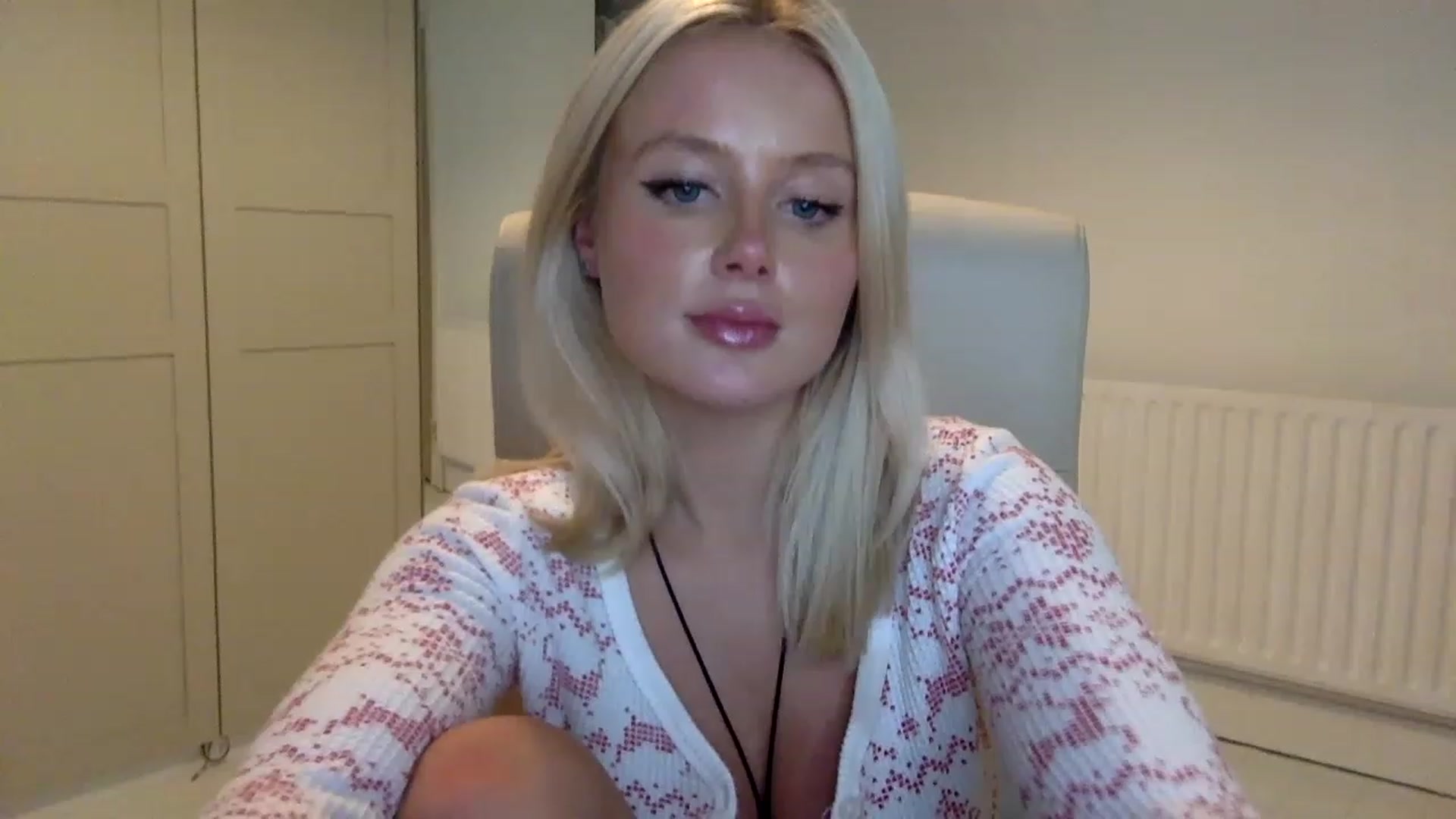 Gallery image thumbnail from BeaSaitou's myfreecams stream on, 12/07/2022, 21:40 image 4 of 20