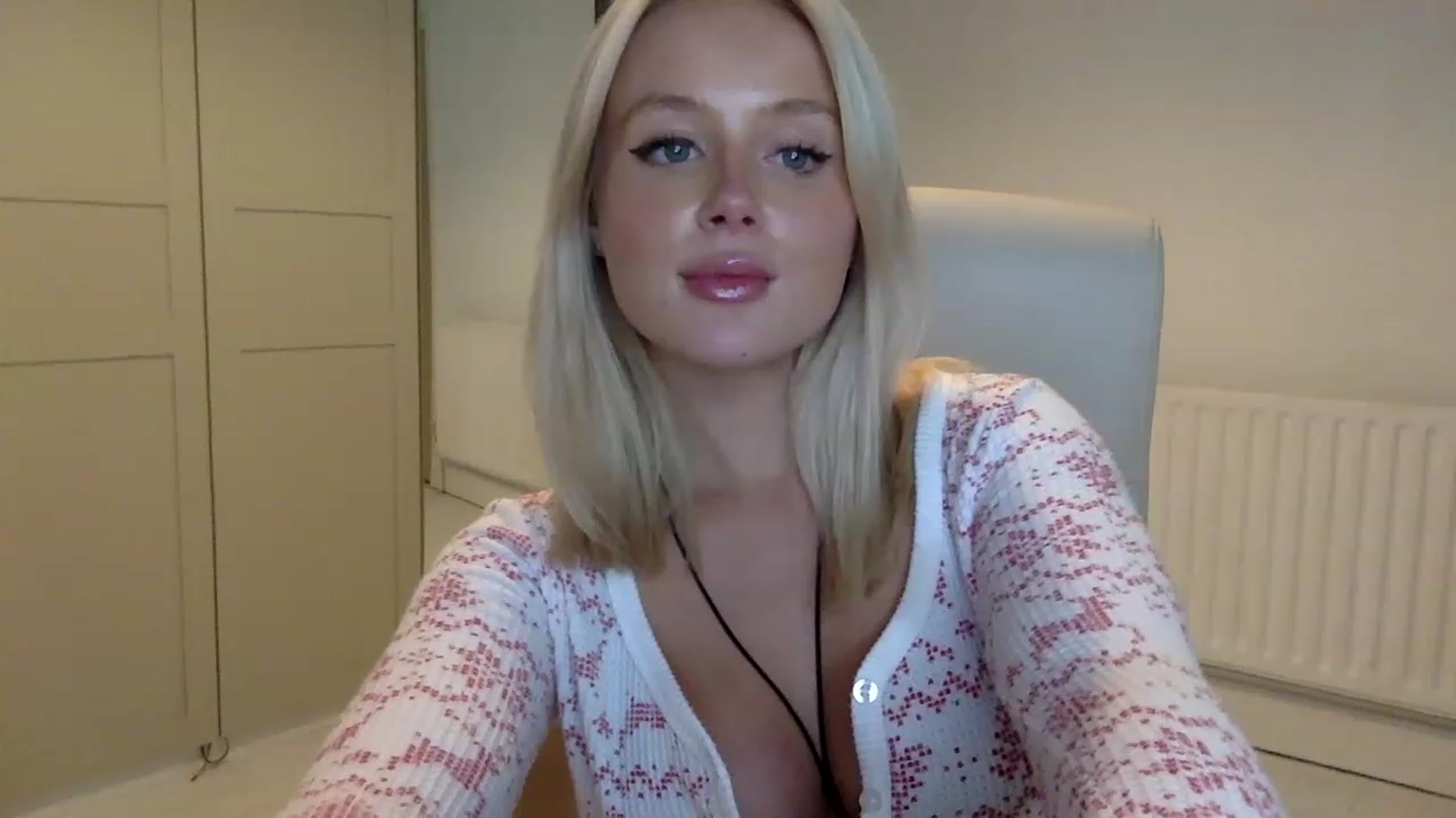 Gallery image thumbnail from BeaSaitou's myfreecams stream on, 12/07/2022, 21:40 image 11 of 20