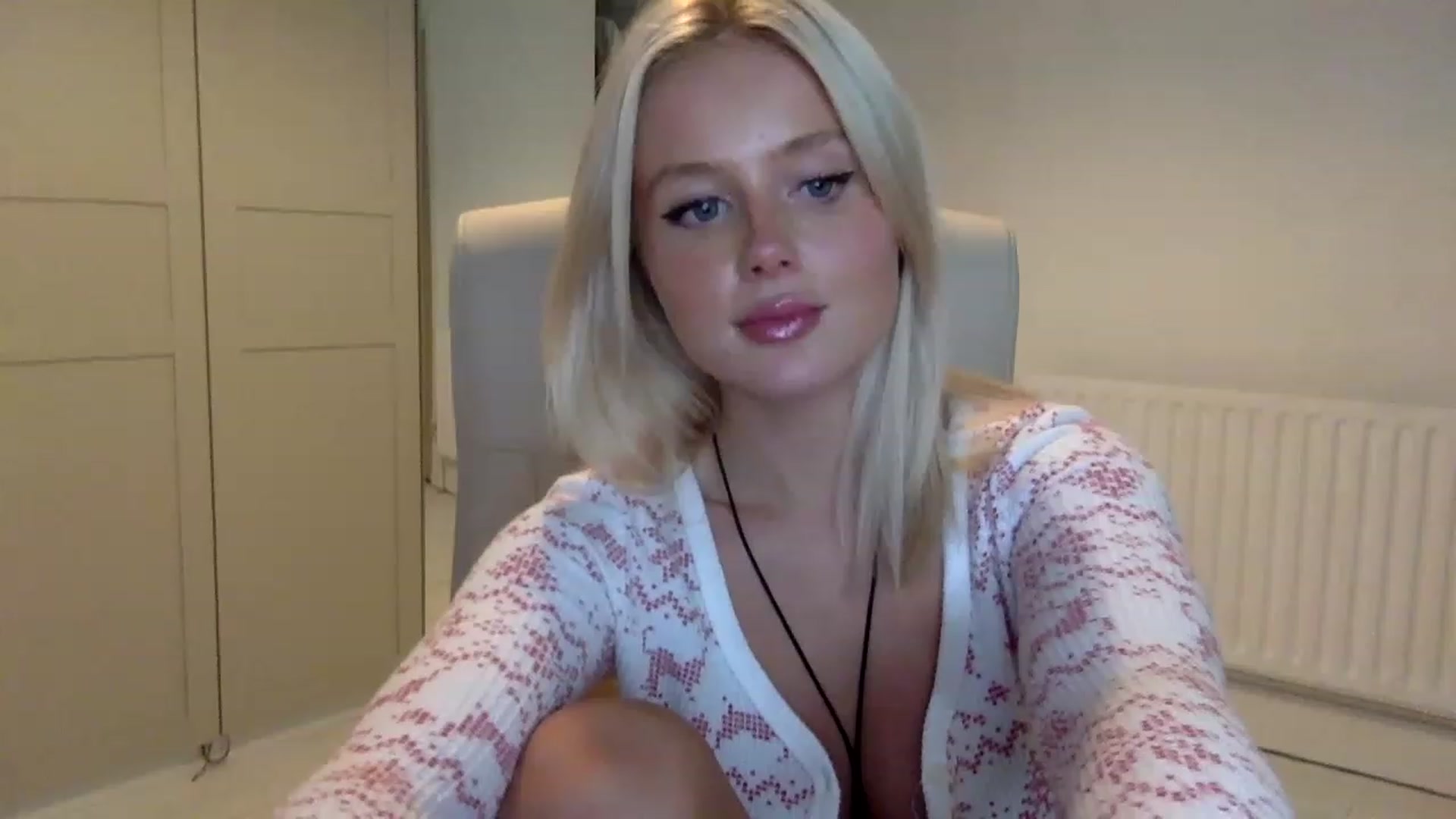 Gallery image thumbnail from BeaSaitou's myfreecams stream on, 12/07/2022, 21:40 image 3 of 20