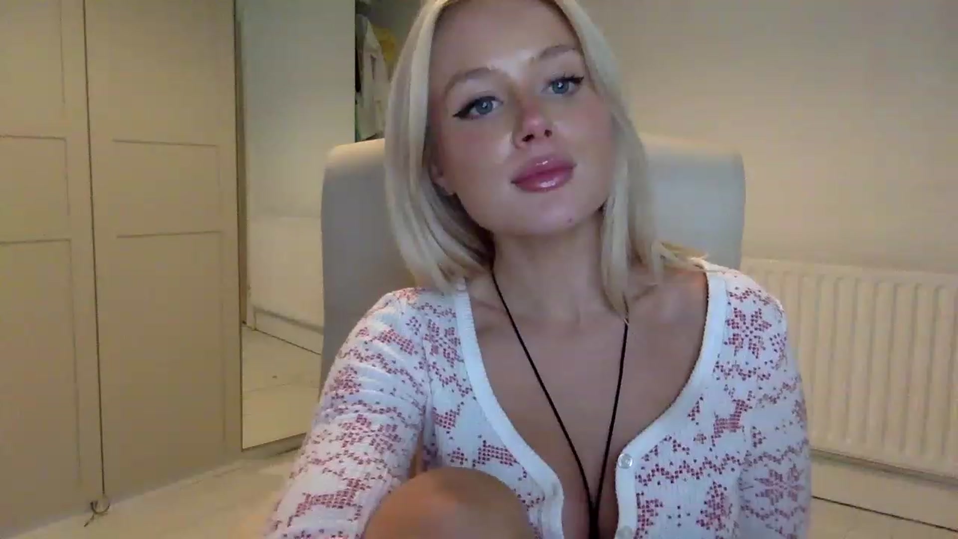 Gallery image thumbnail from BeaSaitou's myfreecams stream on, 12/07/2022, 21:40 image 16 of 20