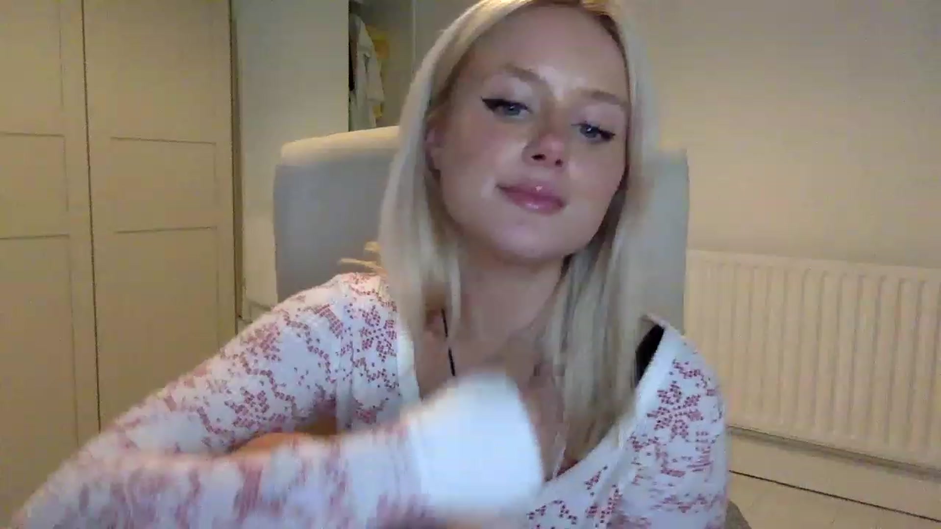 Gallery image thumbnail from BeaSaitou's myfreecams stream on, 12/07/2022, 21:40 image 15 of 20