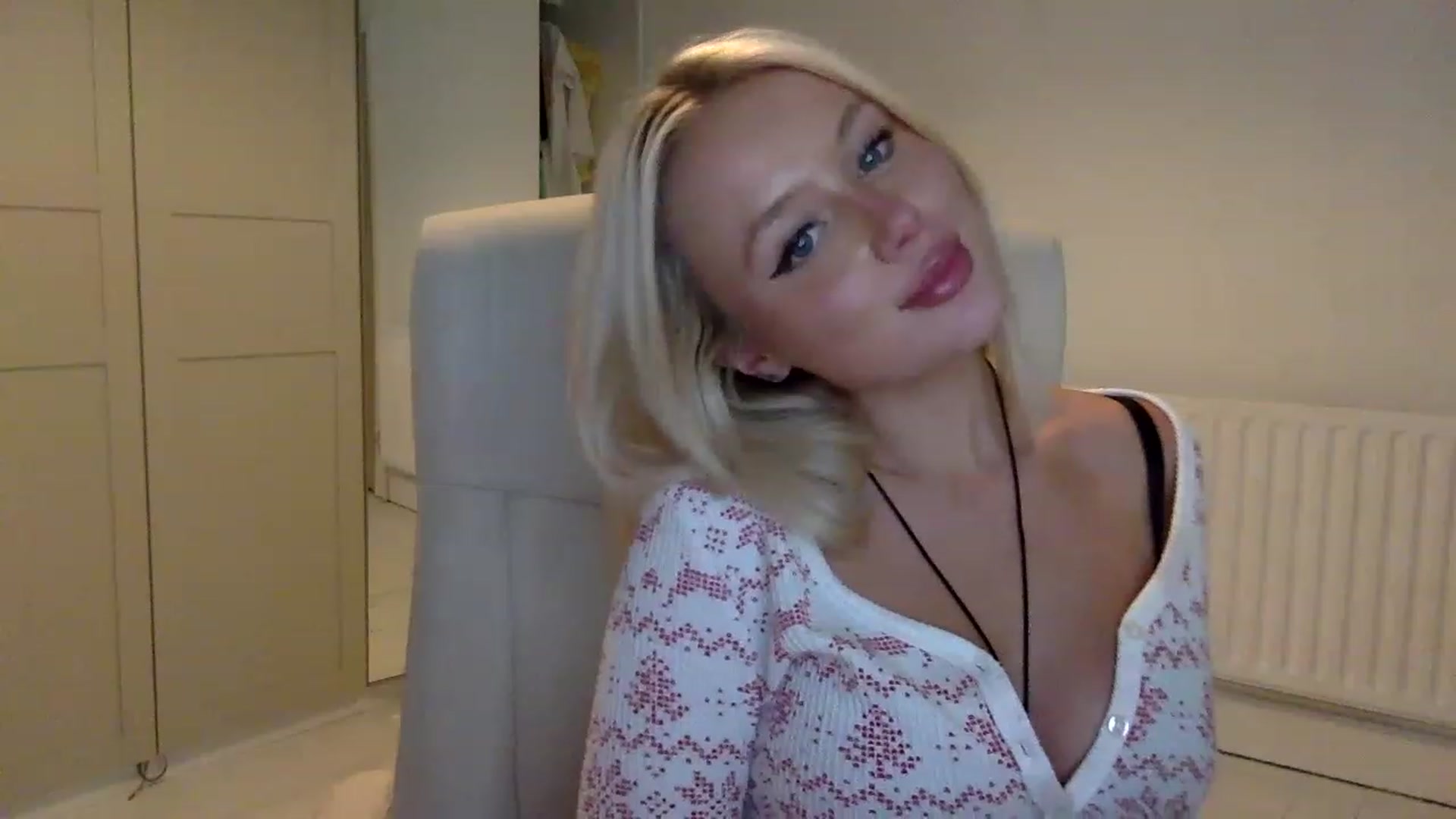 Gallery image thumbnail from BeaSaitou's myfreecams stream on, 12/07/2022, 21:40 image 18 of 20