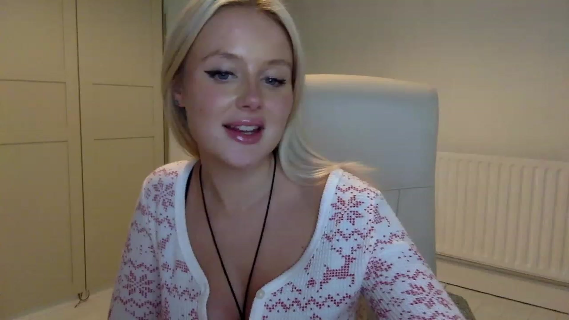 Gallery image thumbnail from BeaSaitou's myfreecams stream on, 12/07/2022, 21:40 image 13 of 20