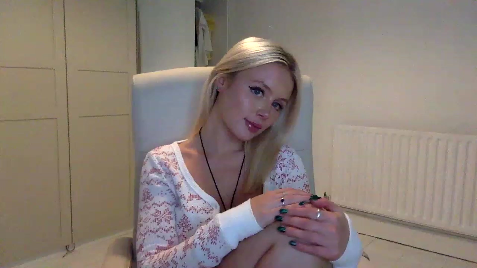 Gallery image thumbnail from BeaSaitou's myfreecams stream on, 12/07/2022, 21:40 image 2 of 20
