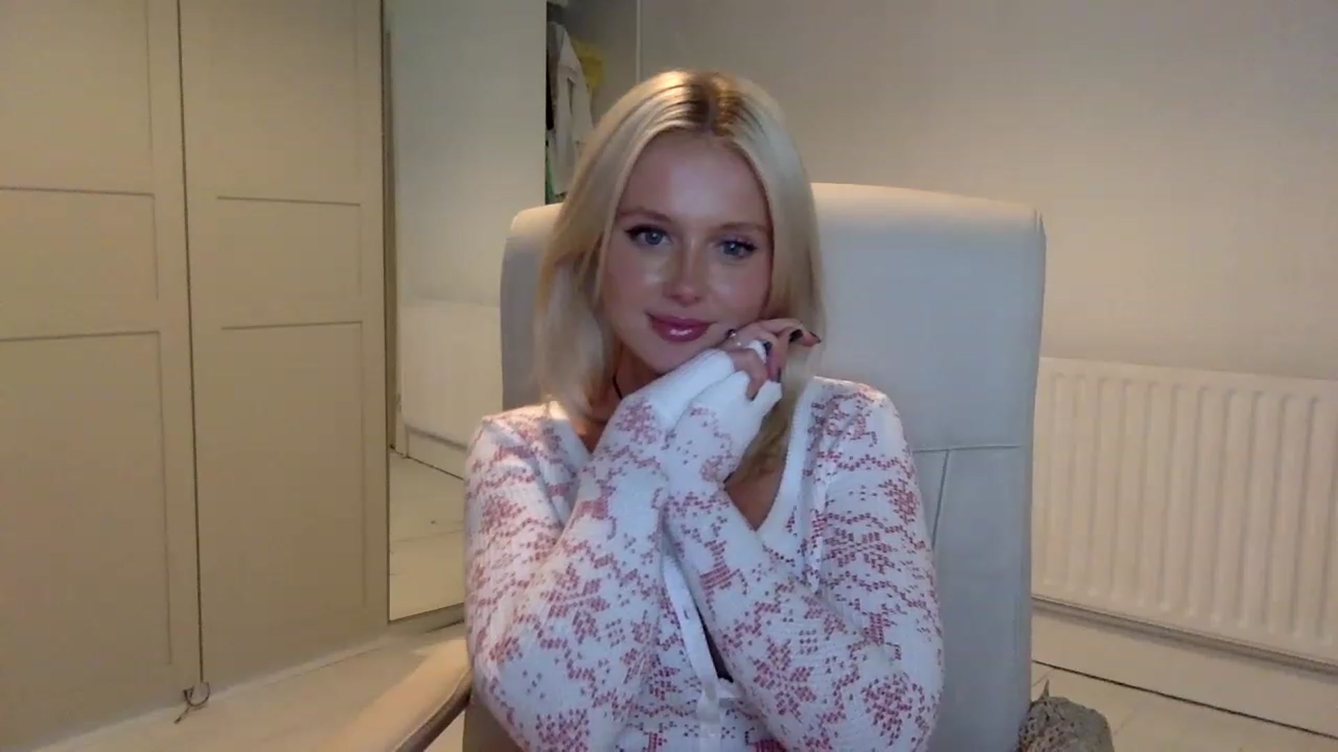 Gallery image thumbnail from BeaSaitou's myfreecams stream on, 12/07/2022, 21:40 image 6 of 20
