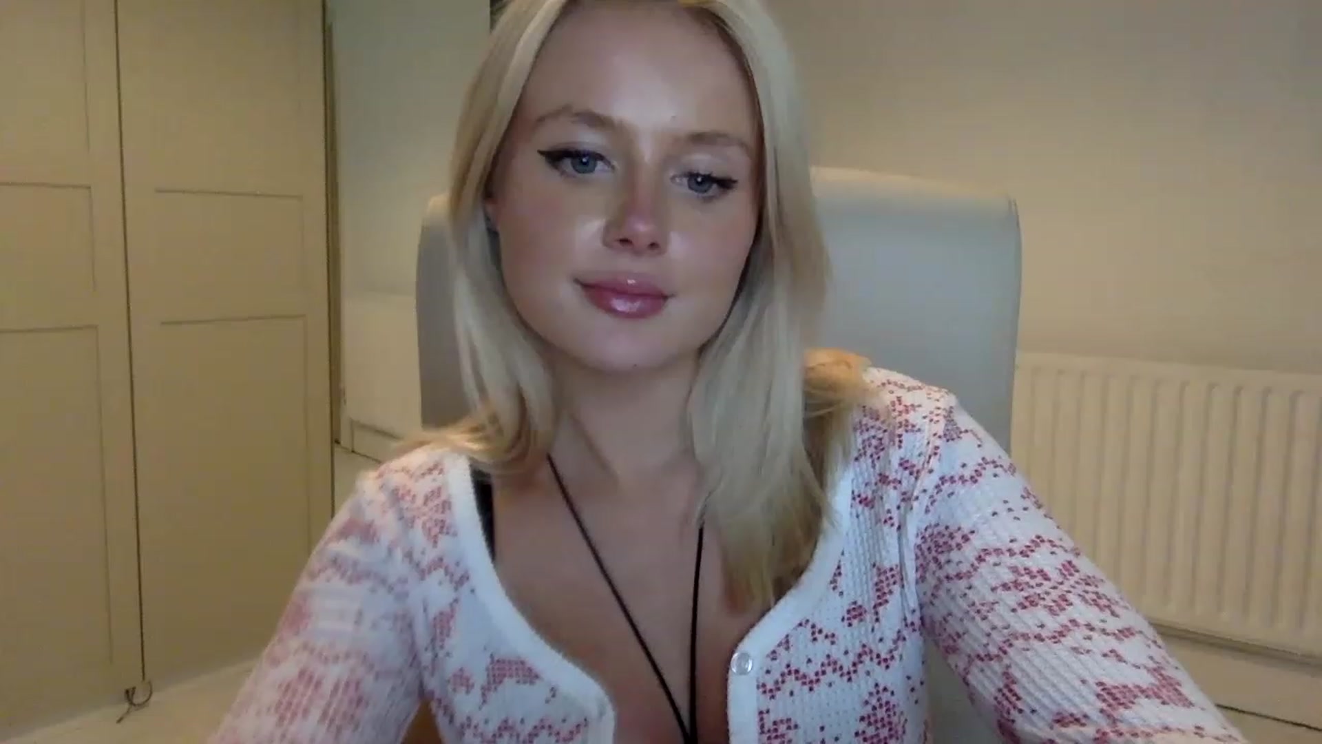 Gallery image thumbnail from BeaSaitou's myfreecams stream on, 12/07/2022, 21:40 image 17 of 20