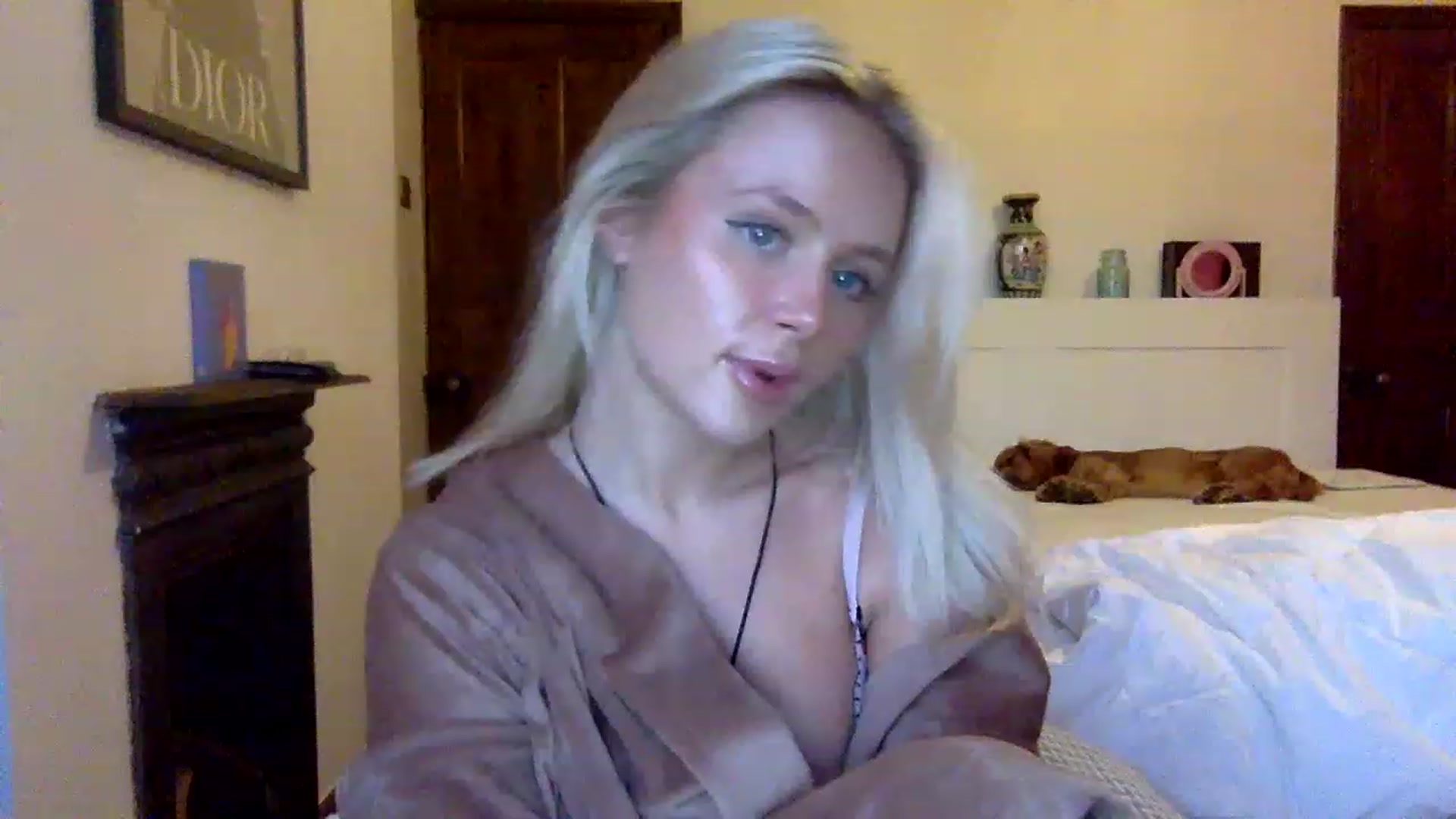 Gallery image thumbnail from BeaSaitou's myfreecams stream on, 12/08/2022, 16:30 image 6 of 20